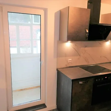 Appartamento Grosses 1 Mit Separater Kueche, Bad Und Balkon *